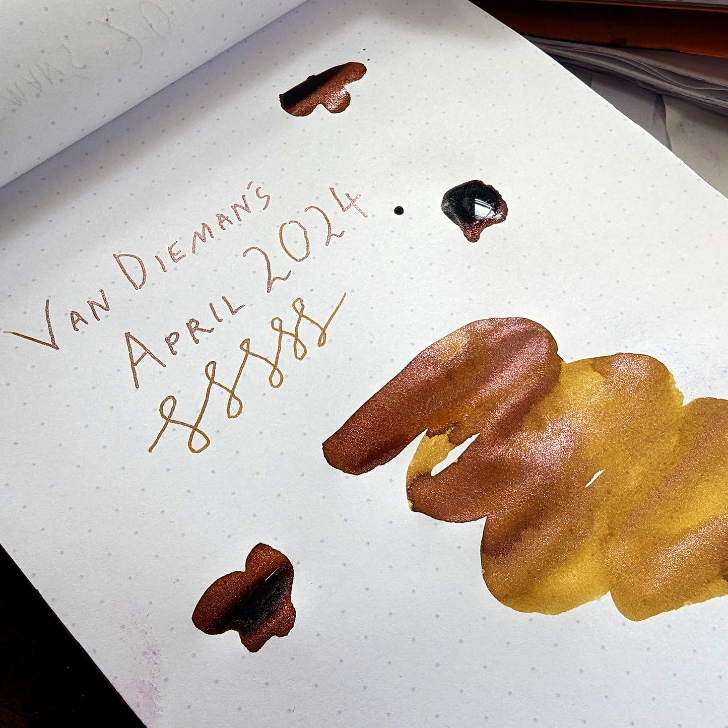 Van Dieman's 2024 April - 100ml Shimmering Fountain Pen Ink