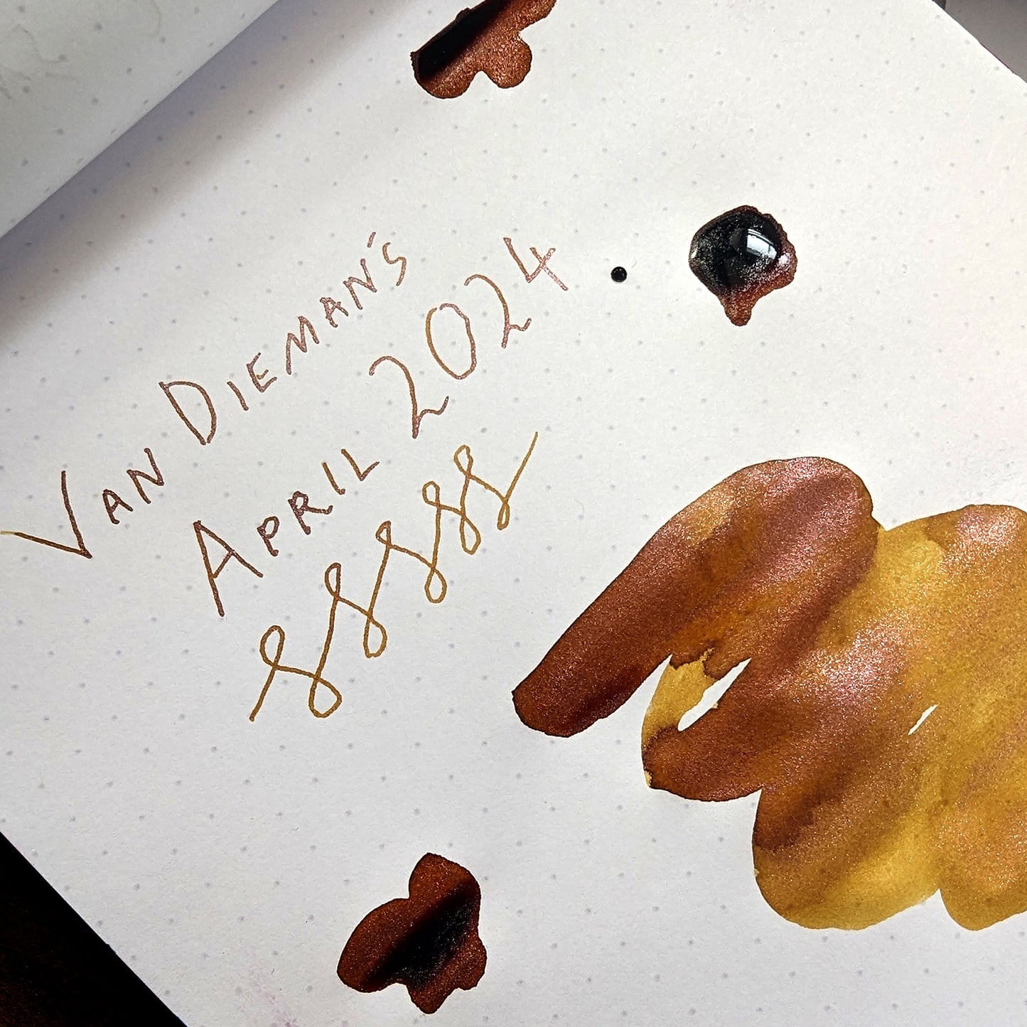 Van Dieman's 2024 April - 100ml Shimmering Fountain Pen Ink